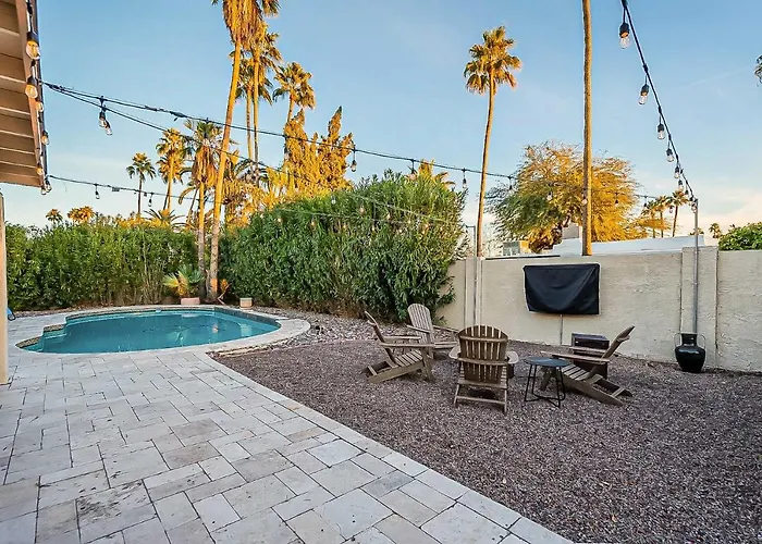 Dom wakacyjny Adobe W/ Backyard Oasis!