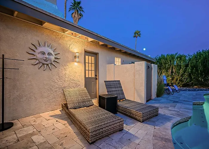 Adobe W/ Backyard Oasis! Dom wakacyjny