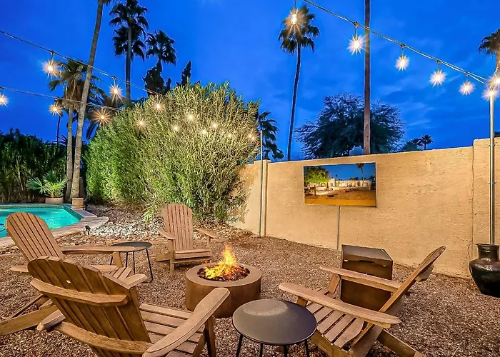 Dom wakacyjny Adobe W/ Backyard Oasis!