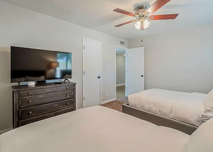 Adobe W/ Backyard Oasis! Scottsdale